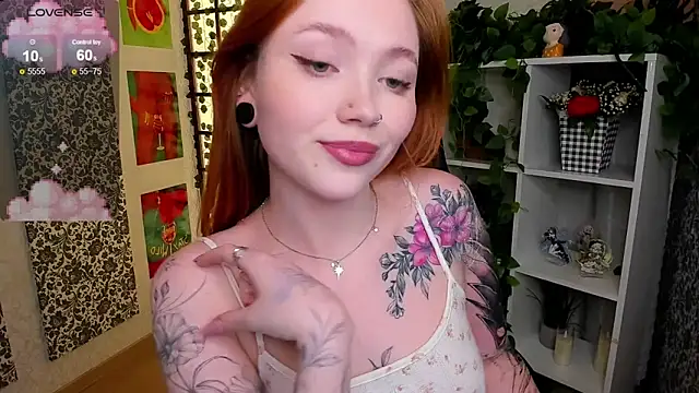 Snapshot of Maya_Light chatting on March 5, 2025, 8:32 am Maya Light online show from March 5, 2025, 8:32 am