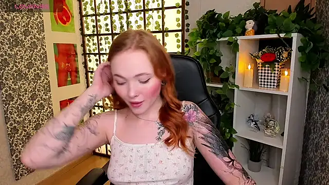 Snapshot of Maya_Light chatting on March 6, 2025, 1:37 am Maya Light online show from March 6, 2025, 1:37 am