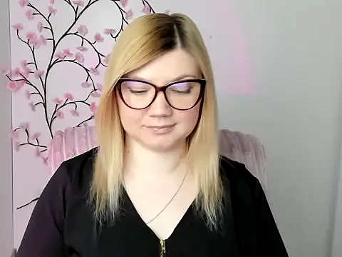 Snapshot of Lola_moree chatting on April 24, 2026, 11:34 am Lola moree online show from April 24, 2026, 11:34 am