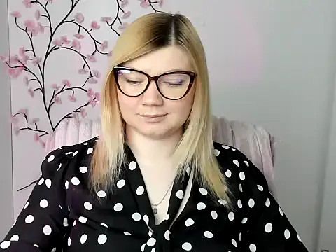 Snapshot of Lola_moree chatting on April 26, 2026, 11:41 am Lola moree online show from April 26, 2026, 11:41 am