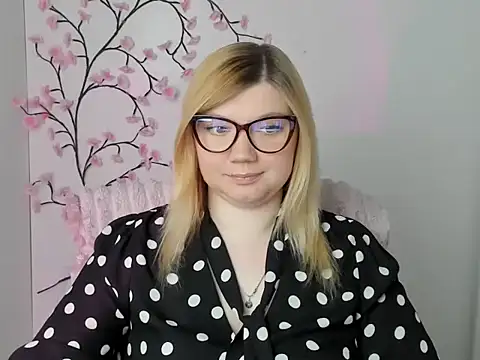 Snapshot of Lola_moree chatting on May 17, 2026, 11:39 am Lola moree online show from May 17, 2026, 11:39 am