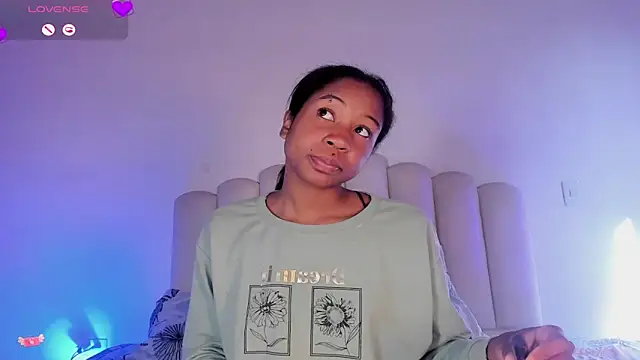 Zaira Rose  online show from September 23, 2025, 12:41 pm