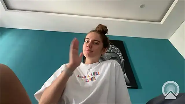 Snapshot of valure_lera chatting on March 4, 2025, 2:06 am valure lera online show from March 4, 2025, 2:06 am
