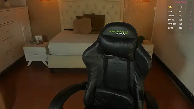 Hadley  online show from November 26, 2025, 3:29 am