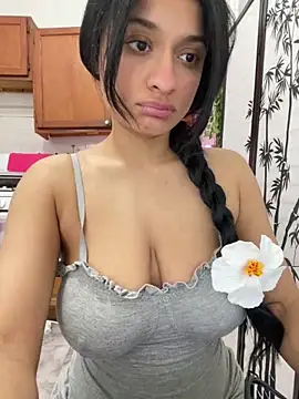 Cristinasunny online show from April 1, 2026, 7:00 pm