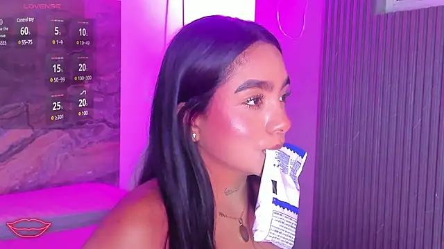 Estefy gomez09 online show from March 19, 2025, 3:52 am