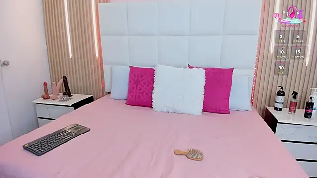 Snapshot of Mia_greco_ chatting on October 17, 2025, 8:11 pm Mia greco online show from October 17, 2025, 8:11 pm