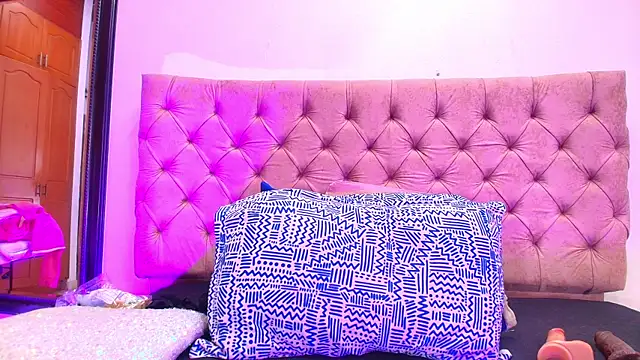 Snapshot of sharlott_miller chatting on February 3, 2025, 12:14 pm sharlott miller online show from February 3, 2025, 12:14 pm