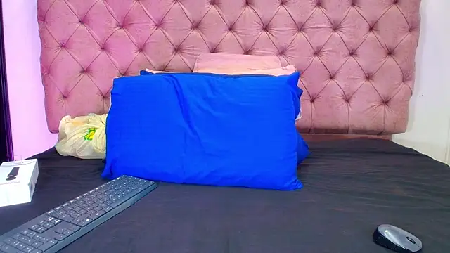 Snapshot of sharlott_miller chatting on February 13, 2025, 12:11 pm sharlott miller online show from February 13, 2025, 12:11 pm