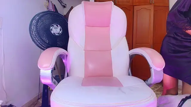 Snapshot of sharlott_miller chatting on February 27, 2025, 2:54 pm sharlott miller online show from February 27, 2025, 2:54 pm