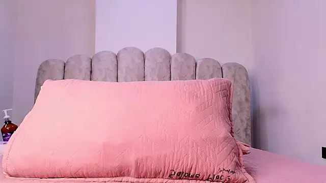 Snapshot of sharlott_miller chatting on January 14, 2026, 12:00 pm sharlott miller online show from January 14, 2026, 12:00 pm