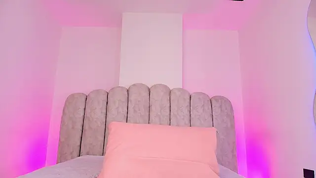 Snapshot of sharlott_miller chatting on February 20, 2026, 3:03 am sharlott miller online show from February 20, 2026, 3:03 am