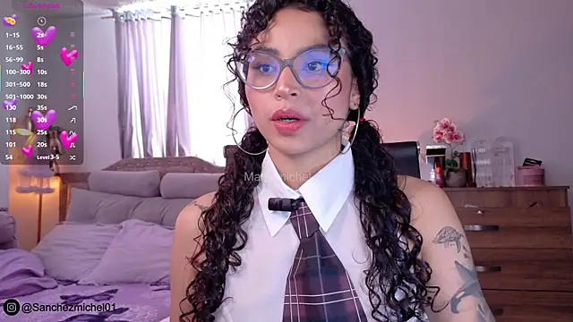 Marivimichel1 online show from October 18, 2025, 7:03 pm