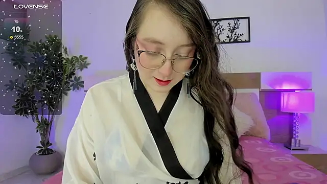 julietha bianco  online show from September 24, 2025, 2:09 pm