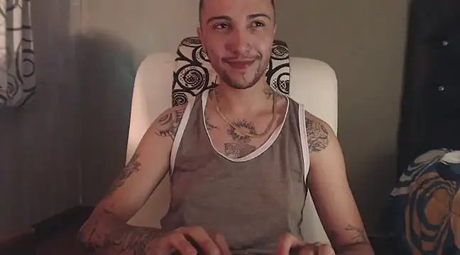 Snapshot of FemToMale chatting on February 1, 2025, 7:05 am FemToMale online show from February 1, 2025, 7:05 am