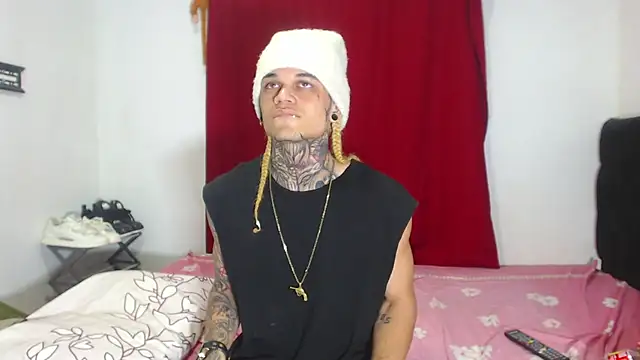 hot man05 online show from January 30, 2025, 2:06 am