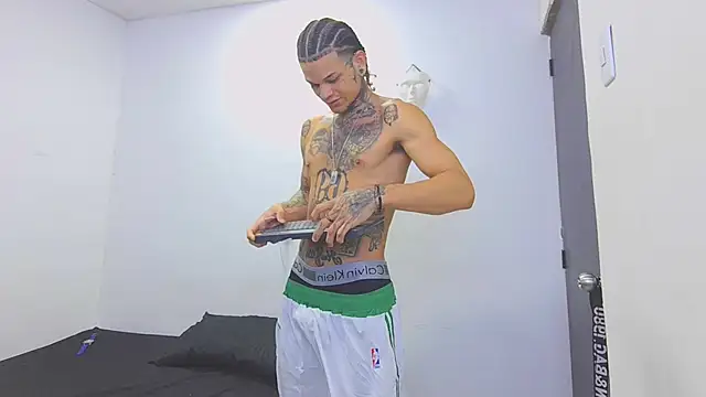 hot man05 online show from February 26, 2026, 11:59 pm