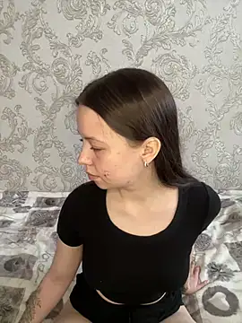 Arielle Swan online show from March 5, 2025, 8:43 am