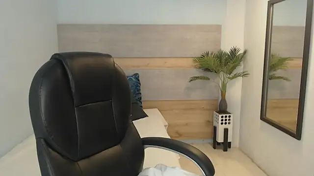 brendathompson  online show from October 4, 2025, 3:04 am