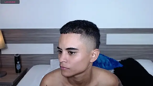 Liiamthompson online show from November 10, 2025, 11:09 am