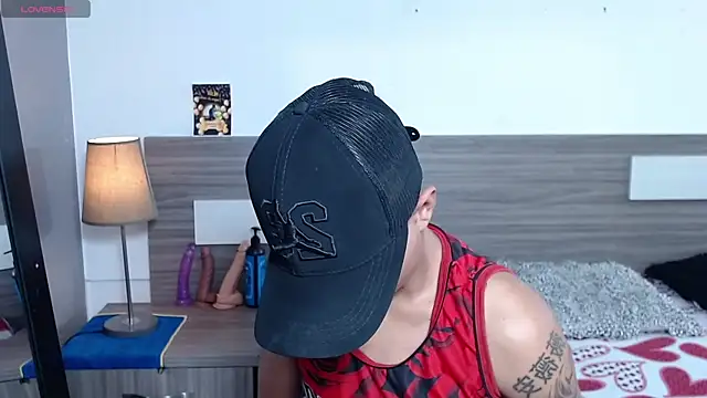 Liiamthompson online show from November 26, 2025, 9:10 am