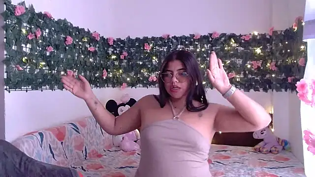 viccky vick online show from November 17, 2025, 7:52 pm