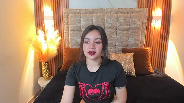Lucy Harris online show from February 18, 2025, 7:19 pm