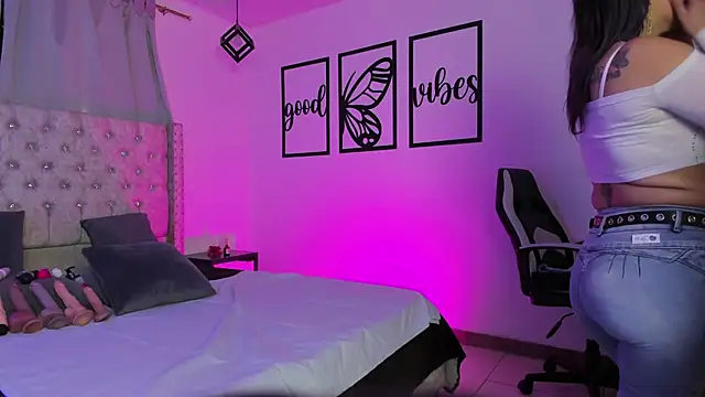 nicolee millerr online show from April 13, 2026, 12:21 pm