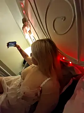 Snapshot of blueeyeblonde33 chatting on October 13, 2025, 7:25 pm blueeyeblonde33 online show from October 13, 2025, 7:25 pm