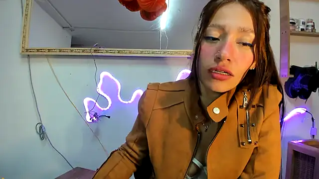 IZZY BEAUTIFUL online show from February 21, 2025, 10:04 pm