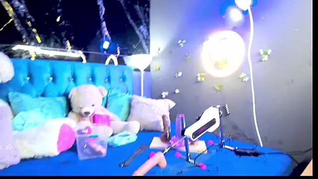 IZZY BEAUTIFUL online show from October 4, 2025, 9:46 pm