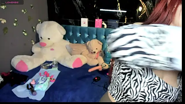 IZZY BEAUTIFUL online show from November 2, 2025, 10:01 pm