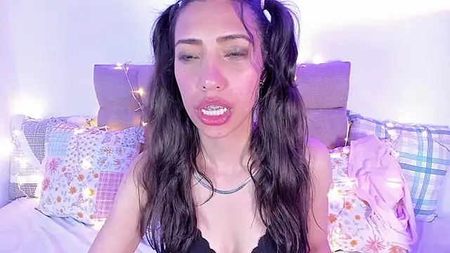 Miss veronicaa2 online show from February 17, 2025, 7:10 pm