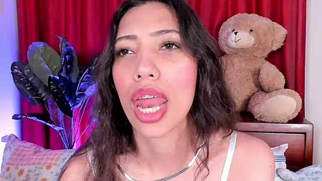 Miss veronicaa2 online show from October 7, 2025, 1:19 pm