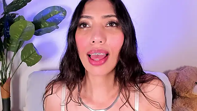 Snapshot of Miss_veronicaa2 chatting on April 23, 2026, 1:24 pm Miss veronicaa2 online show from April 23, 2026, 1:24 pm
