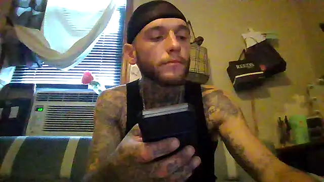 Snapshot of cruz815 chatting on September 23, 2025, 9:18 pm cruz815 online show from September 23, 2025, 9:18 pm