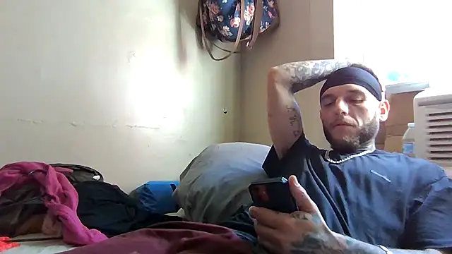 Snapshot of cruz815 chatting on October 1, 2025, 6:14 pm cruz815 online show from October 1, 2025, 6:14 pm