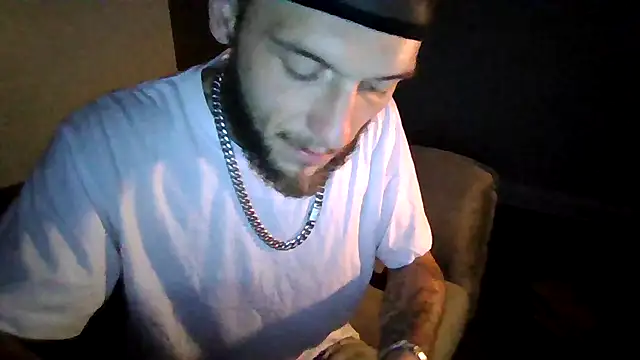 Snapshot of cruz815 chatting on October 27, 2025, 7:34 am cruz815 online show from October 27, 2025, 7:34 am