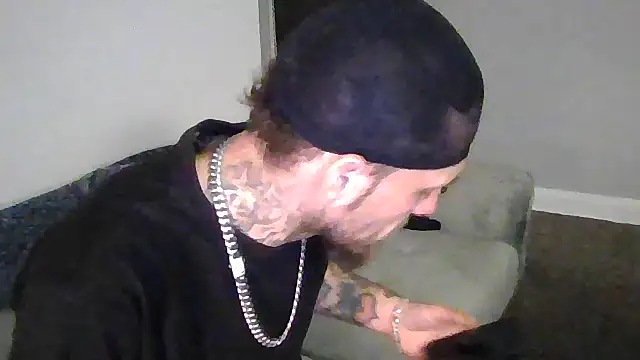 Snapshot of cruz815 chatting on November 8, 2025, 12:00 am cruz815 online show from November 8, 2025, 12:00 am