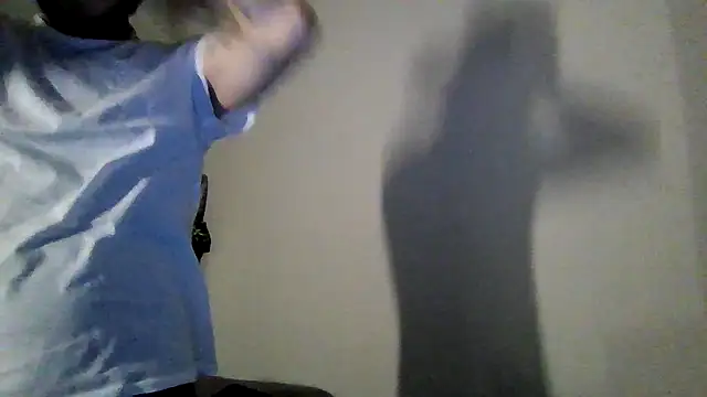 cruz815 online show from April 19, 2026, 5:18 am