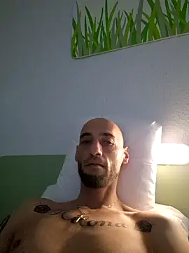 enzo4586 online show from February 2, 2025, 7:57 pm