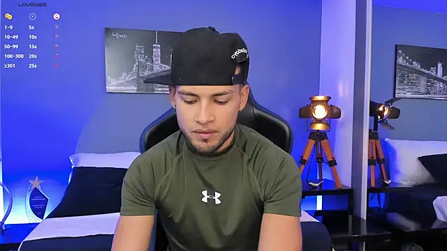 Max Conor1 online show from October 8, 2025, 3:09 pm