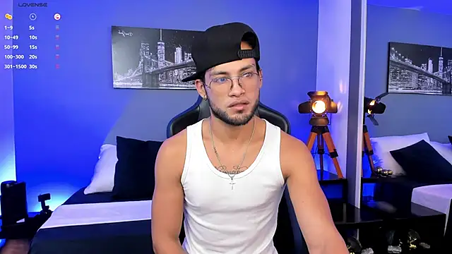 Snapshot of Max_Conor1 chatting on May 13, 2026, 11:29 am Max Conor1 online show from May 13, 2026, 11:29 am