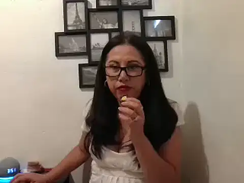 MirandaLatinaLovely online show from February 14, 2025, 9:53 pm