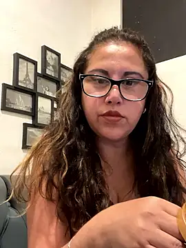 MirandaLatinaLovely online show from November 12, 2025, 3:29 am