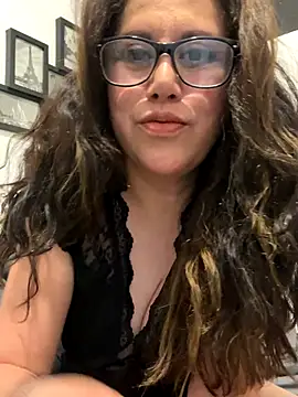 MirandaLatinaLovely online show from November 17, 2025, 4:51 am