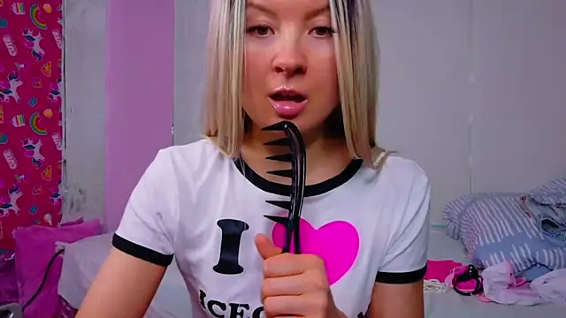 Snapshot of TwerkingCheerleader chatting on April 4, 2026, 4:59 pm TwerkingCheerleader online show from April 4, 2026, 4:59 pm