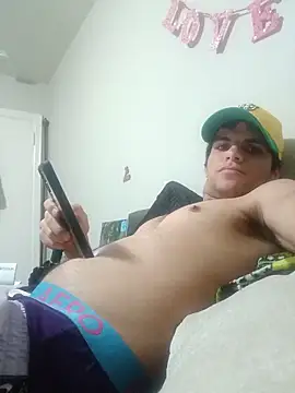 Snapshot of Elperlozo10 chatting on June 14, 2026, 6:15 am Elperlozo10 online show from June 14, 2026, 6:15 am