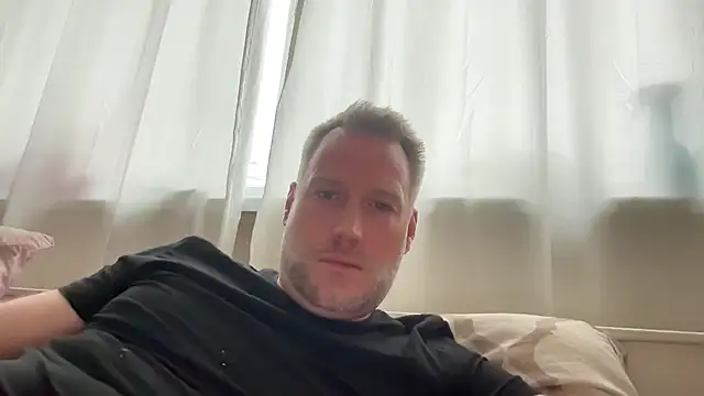 Snapshot of Christian87xxx chatting on February 6, 2026, 11:02 am Christian87xxx online show from February 6, 2026, 11:02 am