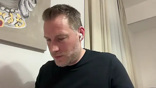 Snapshot of Christian87xxx chatting on February 11, 2026, 9:31 pm Christian87xxx online show from February 11, 2026, 9:31 pm